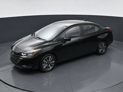 Used 2025 Nissan Versa SV FWD image 34