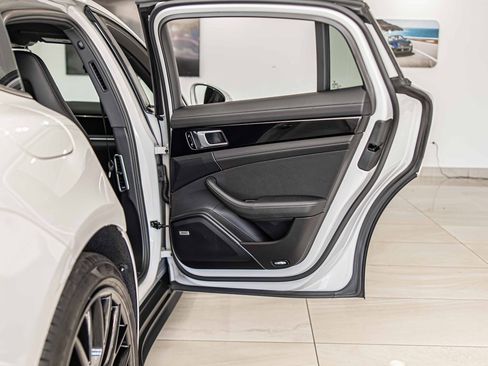 Used 2019 Porsche Panamera image 42