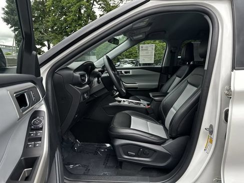 Certified 2023 Ford Explorer XLT w/ Equipment Group 202A AWD/4WD image 19