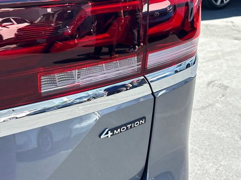 Used 2025 Volkswagen Atlas SEL Premium R-Line image 6