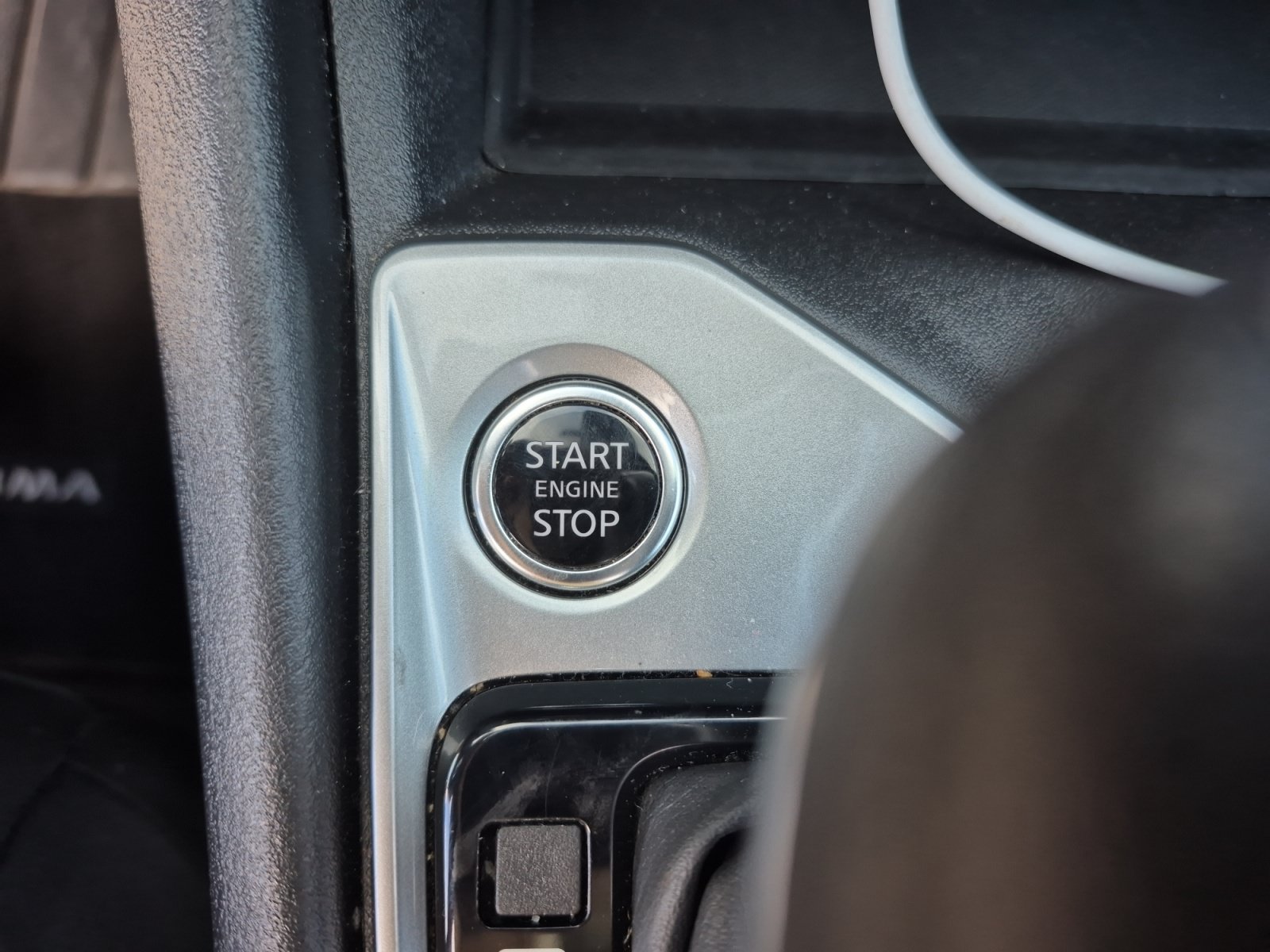 Used 2025 Nissan Altima 2.5 SV FWD image 31