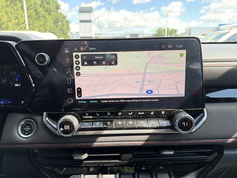 Used 2024 Chevrolet Colorado Z71 w/ Z71 Convenience Package 2 image 24