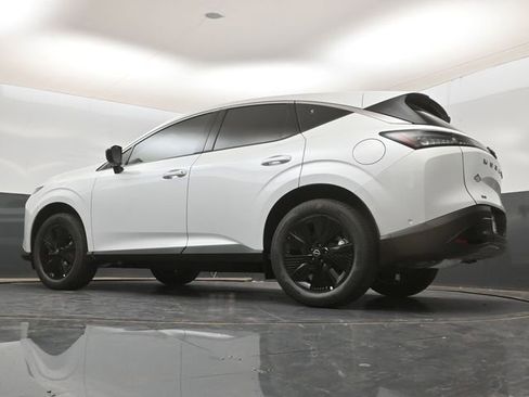 Certified 2025 Nissan Murano SV image 17