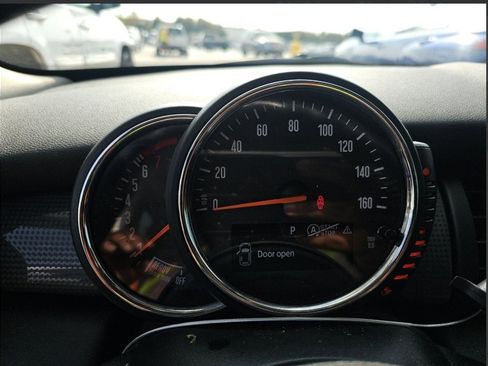 Used 2017 MINI Cooper 4-Door Hardtop image 16