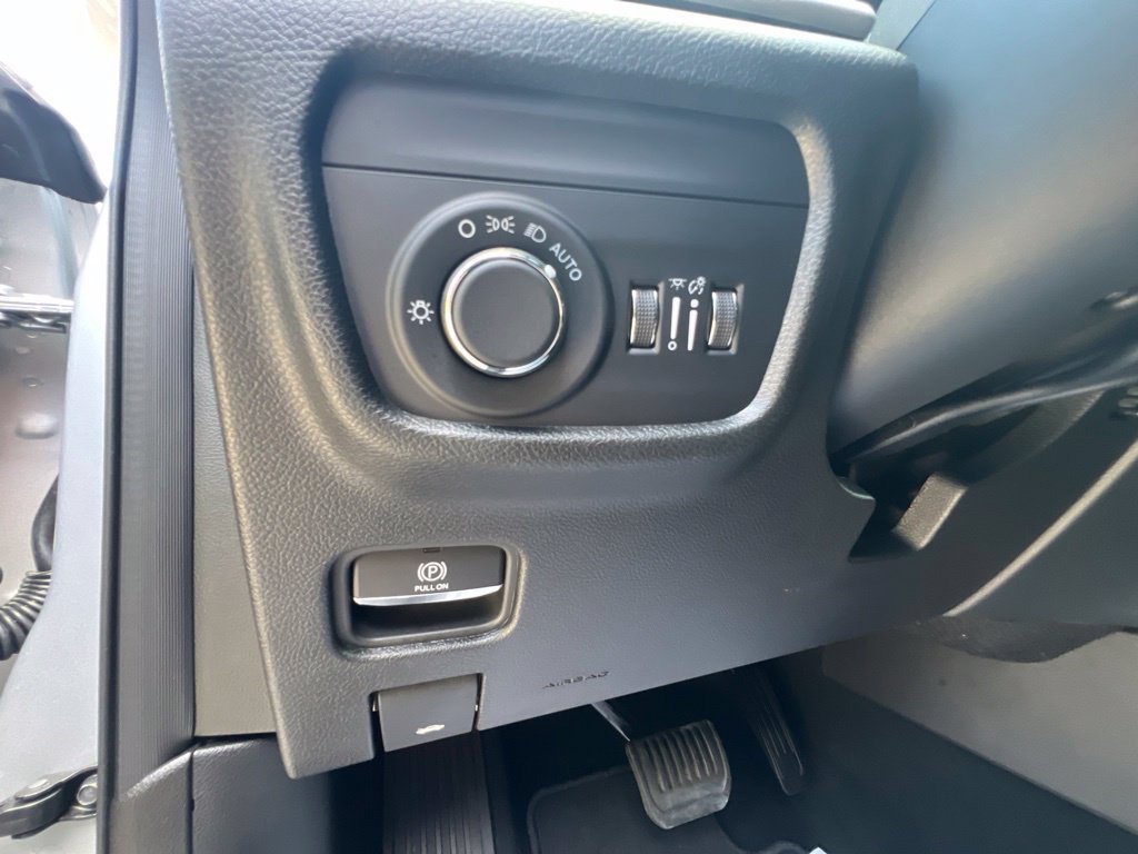 Used 2026 Jeep Grand Cherokee L Laredo RWD image 29