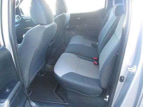 Used 2021 Toyota Tacoma TRD Off-Road image 10