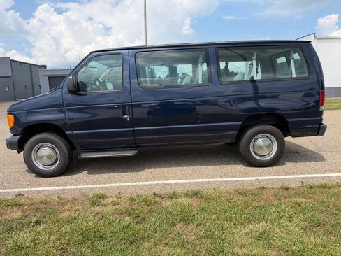 Used 2006 Ford E-350 and Econoline 350 XL RWD image 8