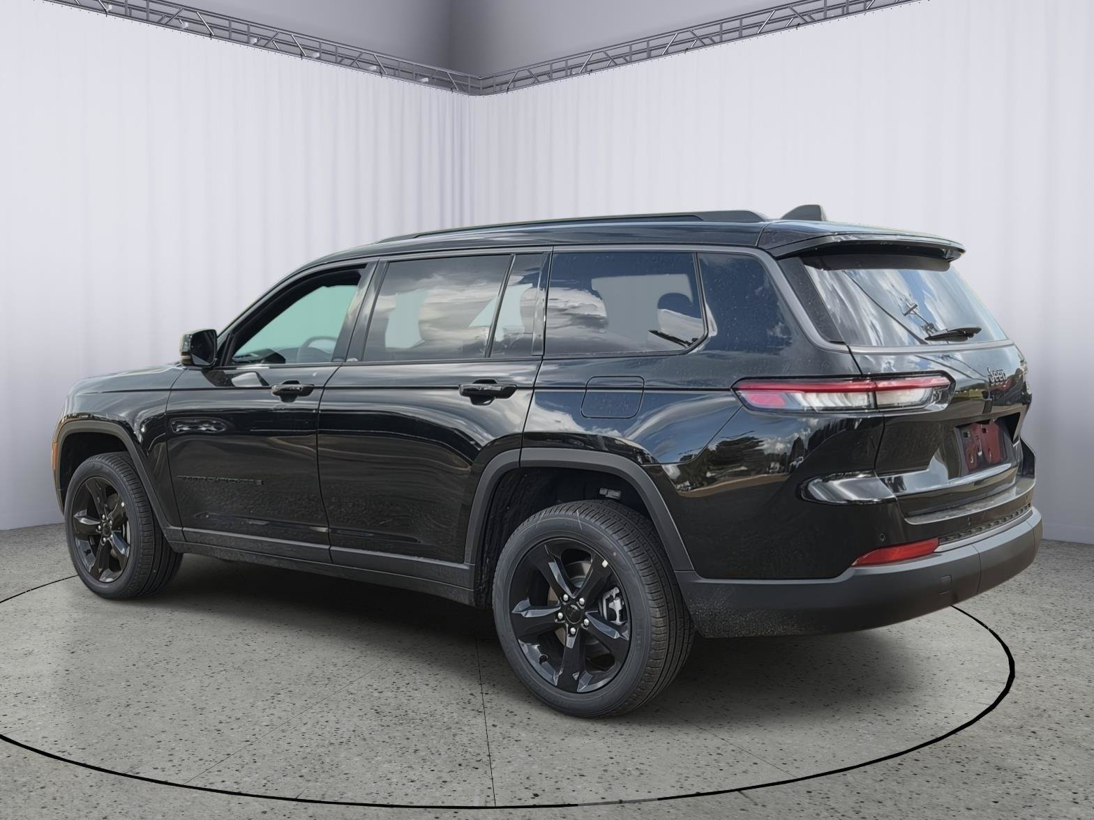 New 2026 Jeep Grand Cherokee L Limited w/ Limited Altitude Package RWD image 4