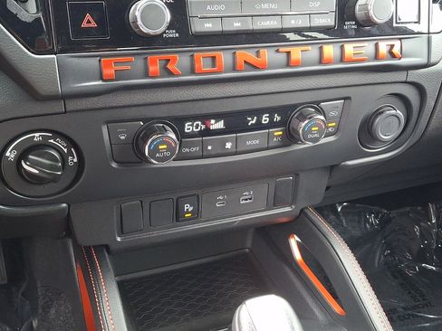 Used 2025 Nissan Frontier PRO-4X AWD/4WD image 15