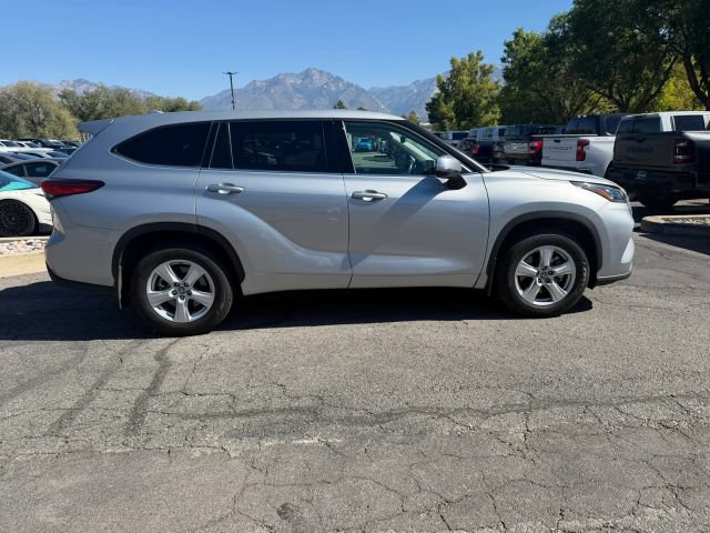 Used 2020 Toyota Highlander LE AWD/4WD image 6