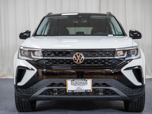 Used 2024 Volkswagen Taos SE AWD/4WD image 2