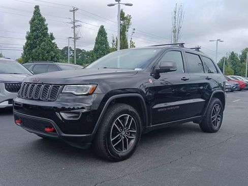 Used 2018 Jeep Grand Cherokee Trailhawk w/ Trailhawk Luxury Group AWD/4WD image 32