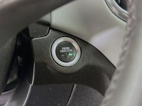 Used 2018 Chevrolet Equinox LT FWD image 33