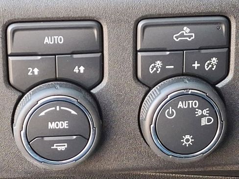 Used 2023 Chevrolet Silverado 1500 LT image 24