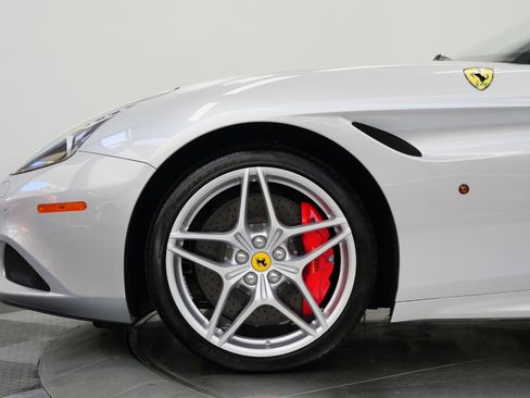 Used 2017 Ferrari California T RWD image 50