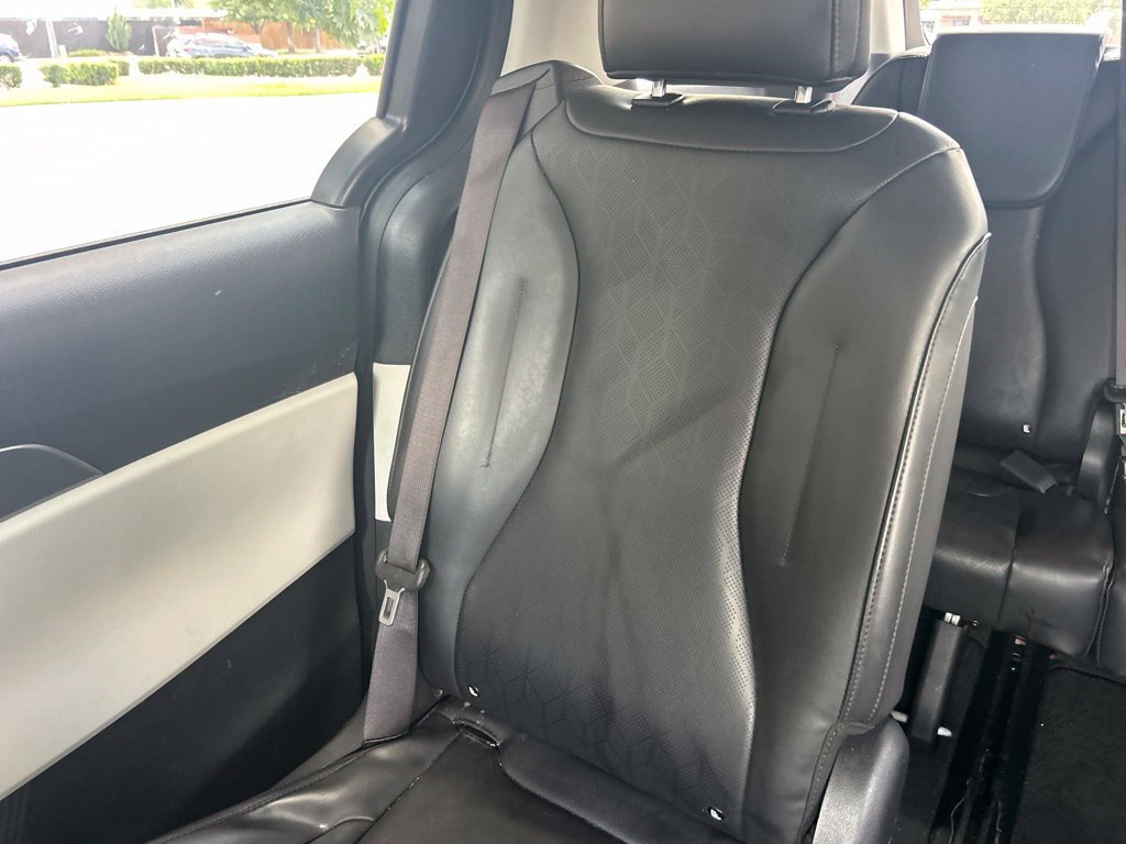 Used 2024 Kia Carnival LX FWD image 19