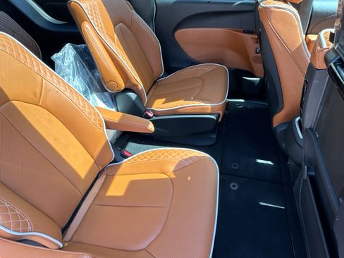 New 2026 Chrysler Pacifica Pinnacle FWD image 20