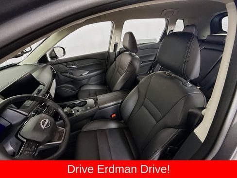 Used 2025 Nissan Rogue SL FWD image 5
