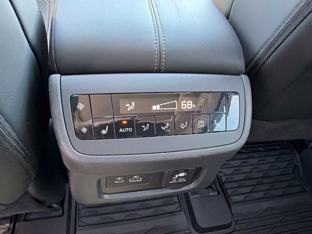 Used 2025 Nissan Pathfinder Platinum AWD/4WD image 33
