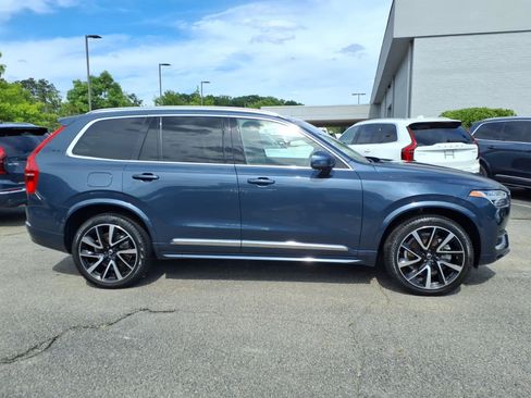 Certified 2024 Volvo XC90 B5 Plus AWD/4WD image 2