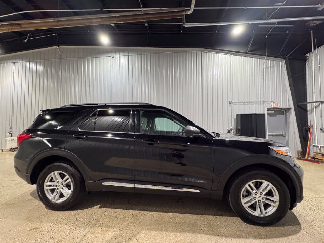 Used 2024 Ford Explorer XLT AWD/4WD image 4
