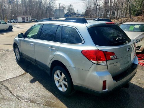 Used 2014 Subaru Outback 2.5i Limited image 4