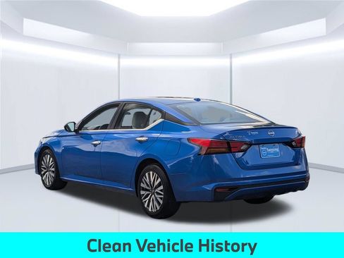 Used 2025 Nissan Altima 2.5 SV FWD image 4