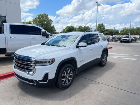 Used 2023 GMC Acadia SLT FWD image 2