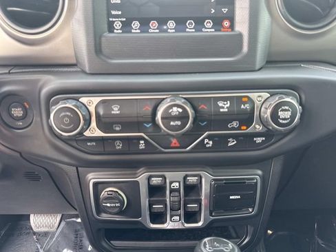 Used 2018 Jeep Wrangler Unlimited Sport S AWD/4WD image 24
