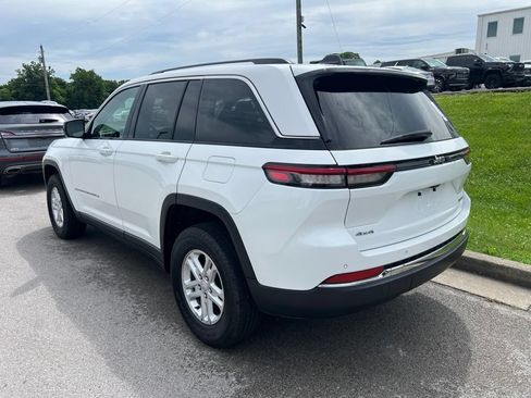 Used 2023 Jeep Grand Cherokee Laredo w/ Luxury Tech Group I AWD/4WD image 4