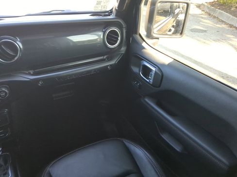 Used 2021 Jeep Wrangler Unlimited Rubicon w/ Trailer Tow Package image 17