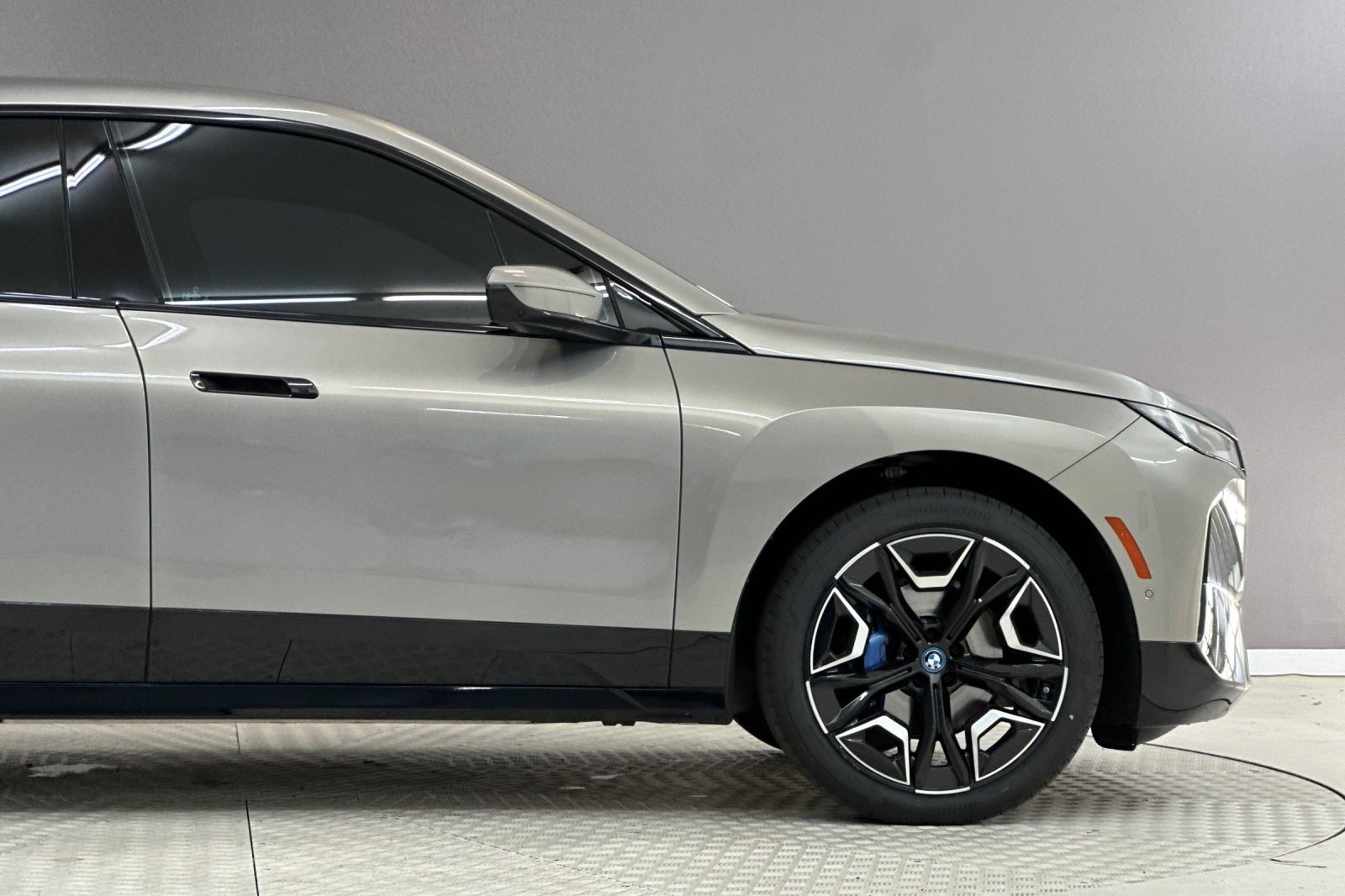 Used 2024 BMW iX xDrive50 w/ Premium Package AWD/4WD image 36