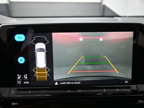Used 2024 Volkswagen Atlas SE w/ Panoramic Sunroof Package FWD image 10