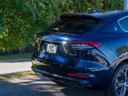 Used 2022 Maserati Levante GT image 11