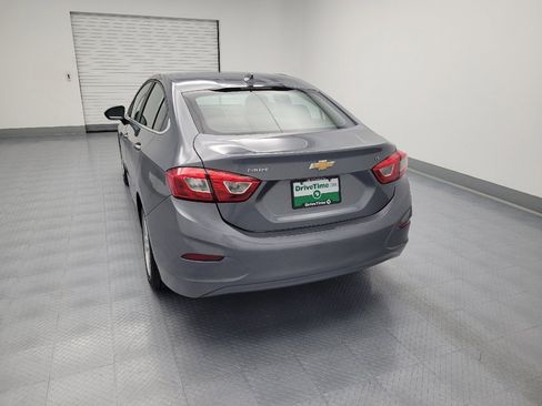 Used 2018 Chevrolet Cruze LT w/ Convenience Package FWD image 6