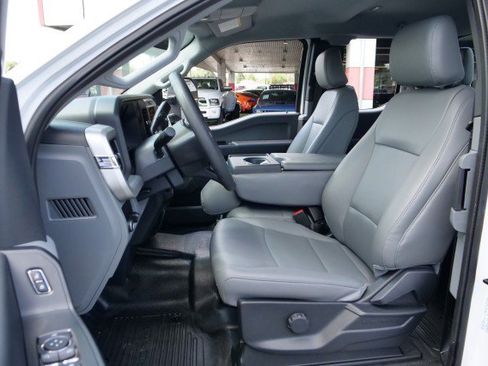 Used 2025 Ford F250 XL RWD image 22