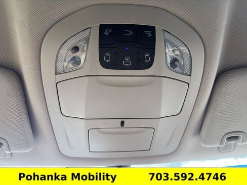Used 2024 Chrysler Pacifica Touring-L FWD image 21