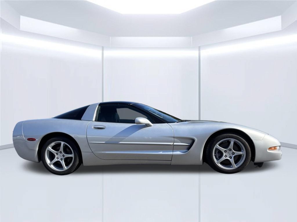 Used 2001 Chevrolet Corvette Coupe w/ Preferred Equipment Group2 RWD image 7