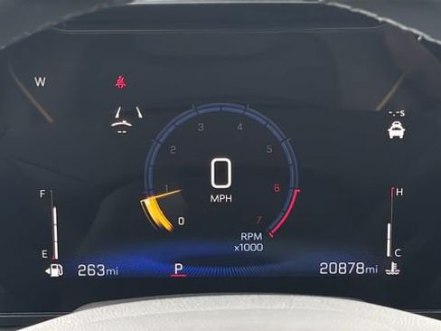 Used 2025 Chevrolet Trax ACTIV w/ Sunroof Package FWD image 22