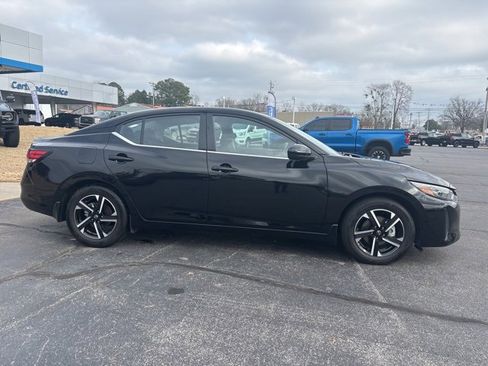 Used 2025 Nissan Sentra SV image 4