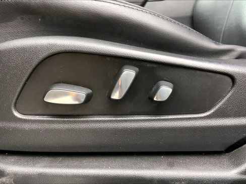 Used 2018 Cadillac XT5 Luxury w/ Driver Awareness Package FWD image 32