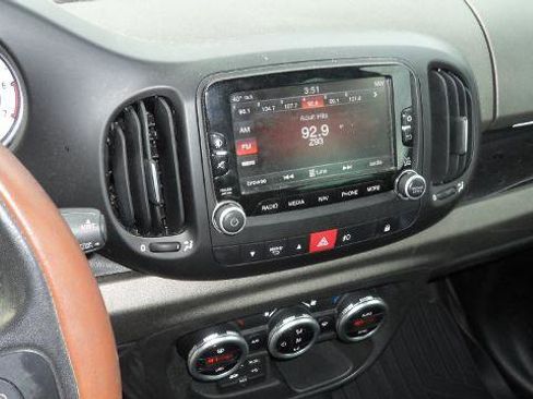 Used 2014 FIAT 500L Trekking w/ Popular Equipment Group image 23