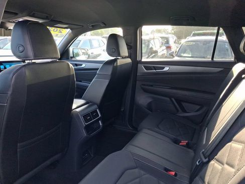 Used 2025 Volkswagen Atlas Cross Sport SE FWD image 7