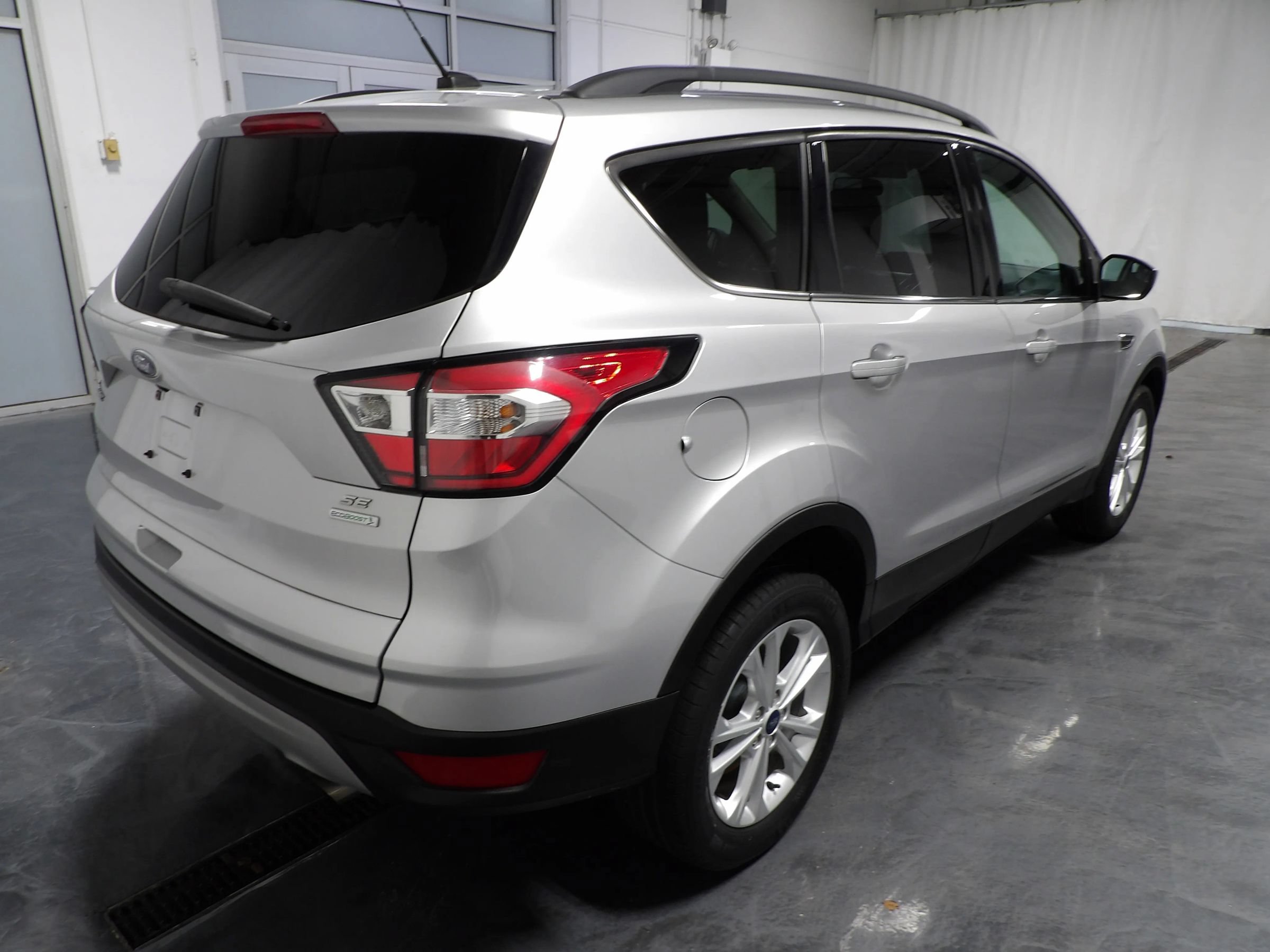 Used 2018 Ford Escape SE FWD image 4