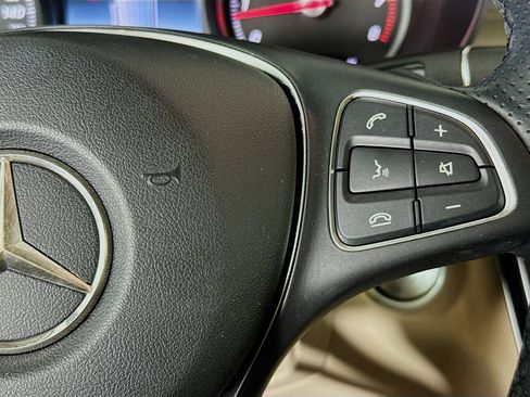 Used 2018 Mercedes-Benz GLC 300 w/ Premium Package image 14