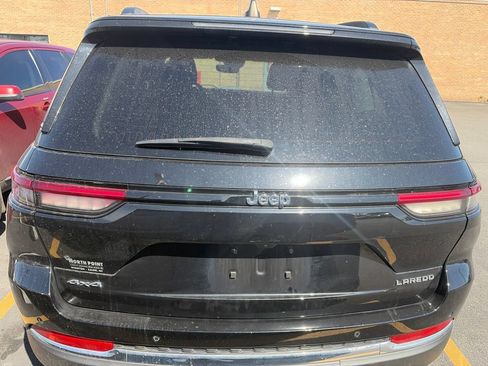 Used 2023 Jeep Grand Cherokee Laredo AWD/4WD image 4