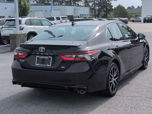 Used 2022 Toyota Camry SE FWD image 3