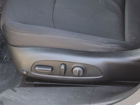 Used 2017 Chevrolet Malibu LT image 16