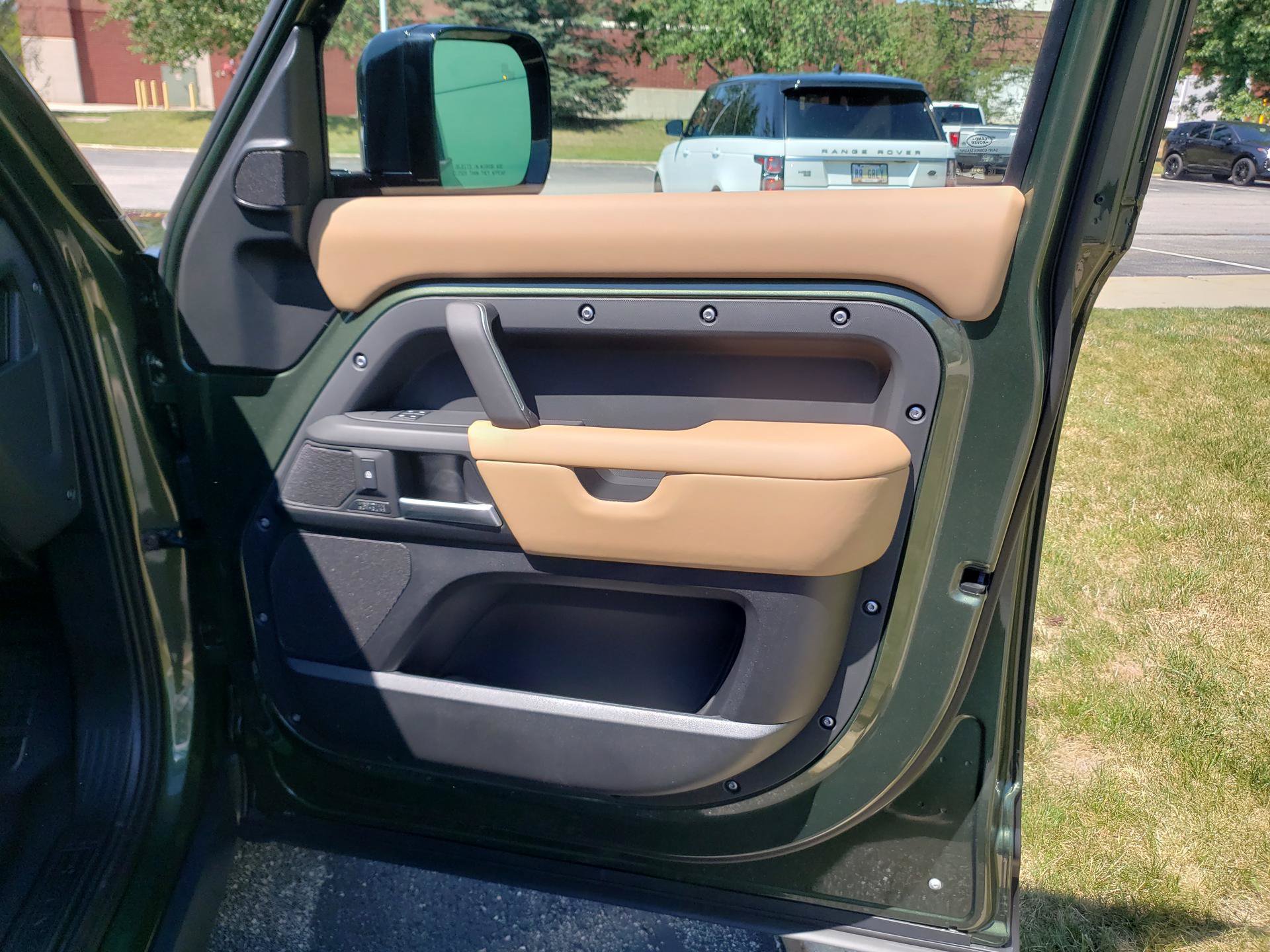 New 2026 Land Rover Defender 110 X-Dynamic SE AWD/4WD image 18