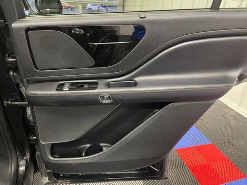 Used 2022 Lincoln Aviator AWD image 18